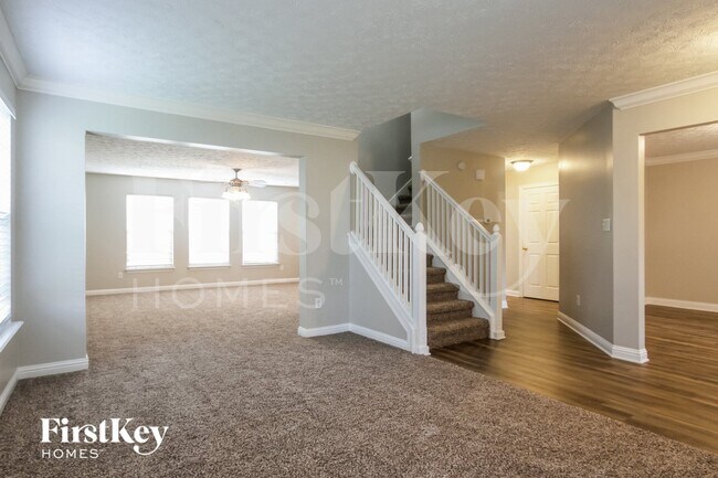 Foto del edificio - 8124 Grassy Meadow Ln