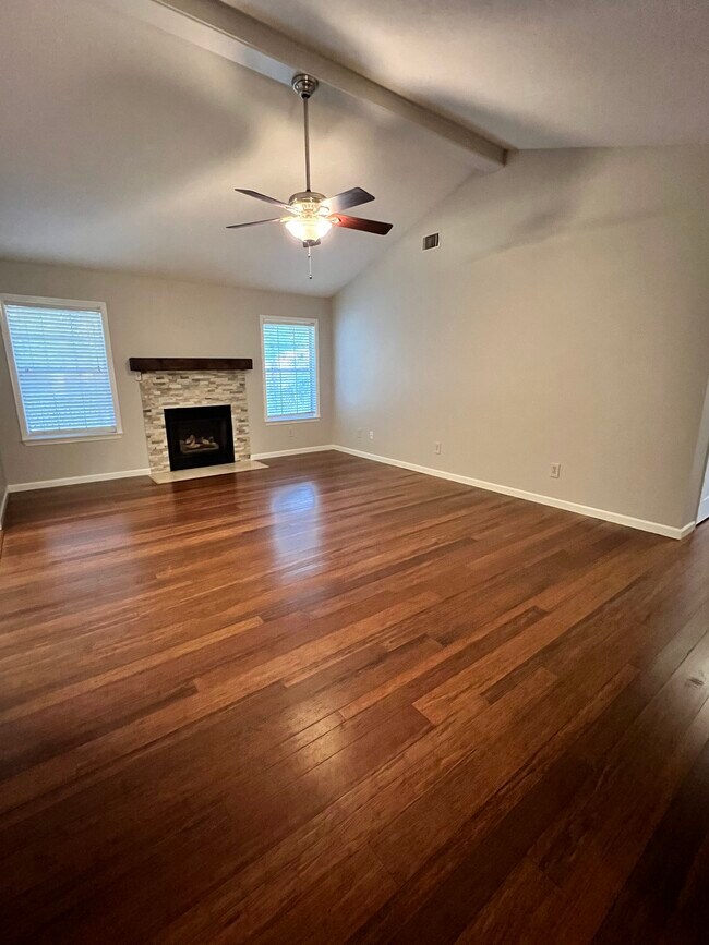 Foto del edificio - 1052 Highland Blvd