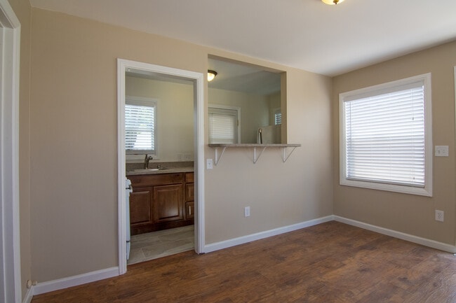 Building Photo - 33rd Duplex