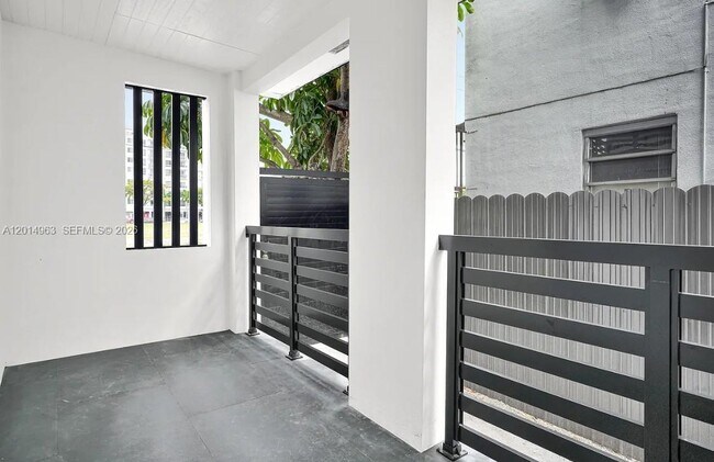 Foto del edificio - 638 SW 21st Ave