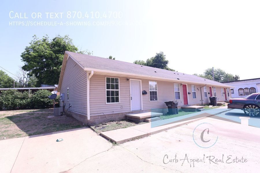 Primary Photo - First month move in special $700!! Renovat...