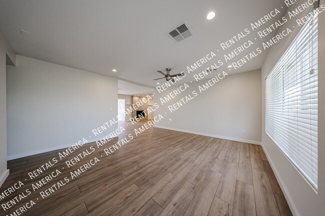 Building Photo - 105 E Hermosa Dr