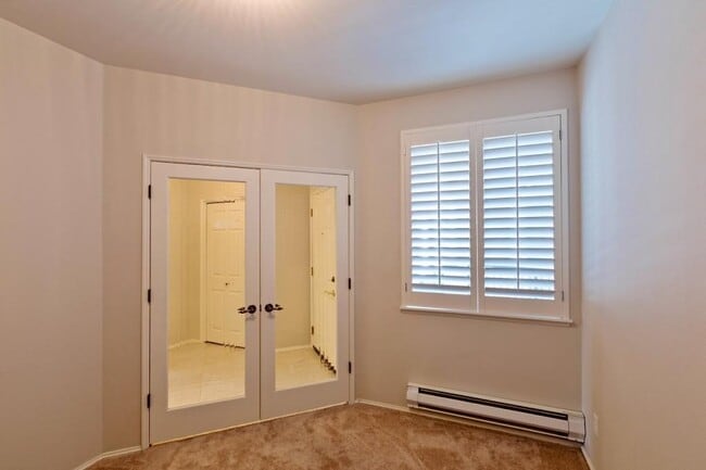 Foto del edificio - 5000 NW Village Park Dr