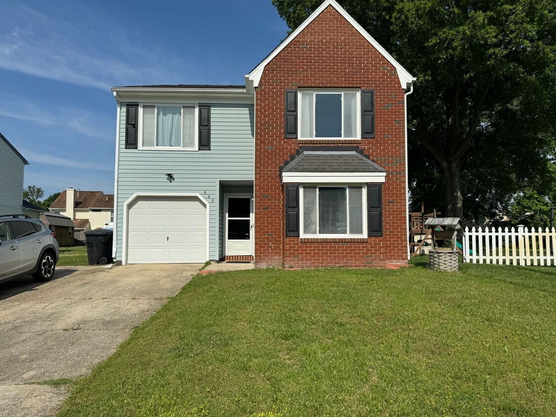 Primary Photo - Welcome to this stunning 4-bedroom "ASK AB...