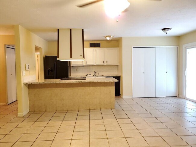 Foto del edificio - 17623 Autumn Hills Dr