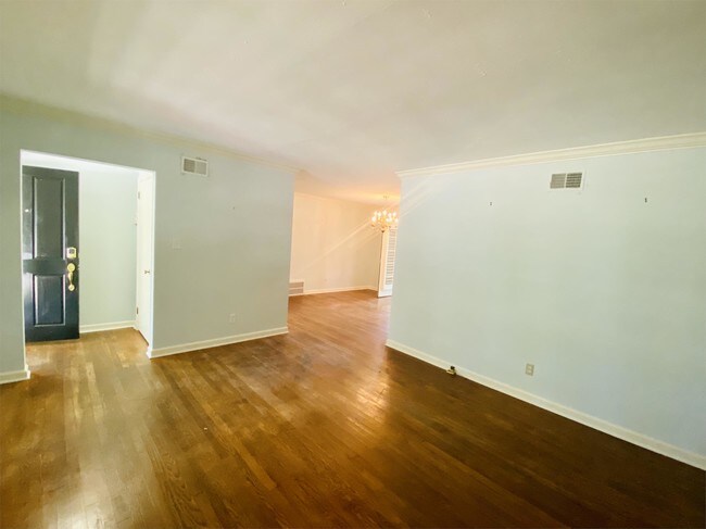 Building Photo - 207 Kensington Dr