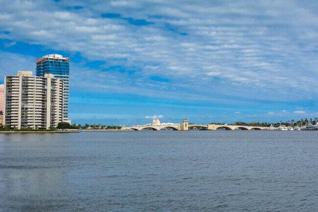 Foto del edificio - 1701 S Flagler Dr