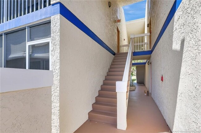 Building Photo - 1504 SE Royal Green Cir