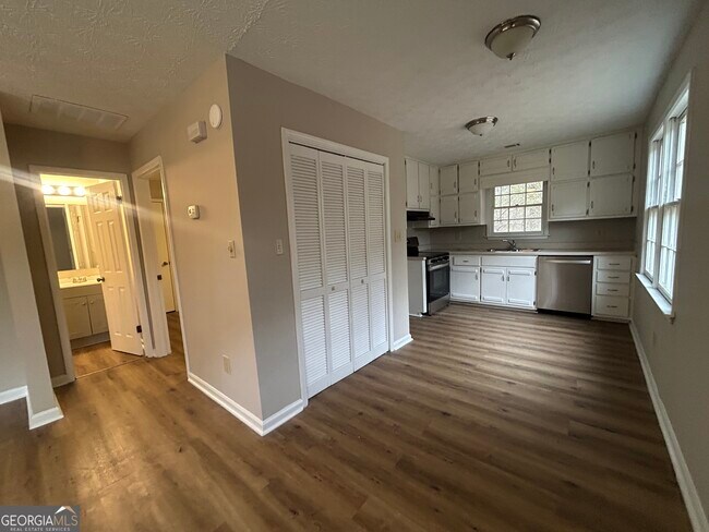 Foto del edificio - 90 Meadowbrook Ct