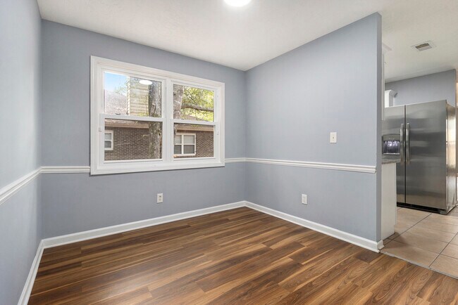 Foto del edificio - 1117 Summer Brook Rd