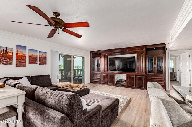 Foto del edificio - 7970 E Camelback Rd