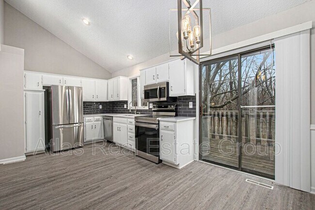 Building Photo - 7620 N Rhode Ave