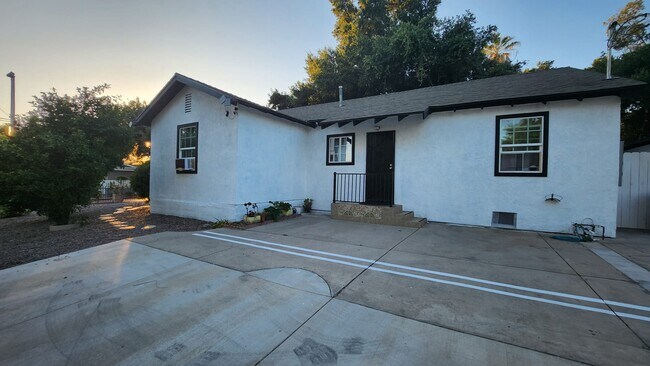 Foto del edificio - 1580 Navarro Ave