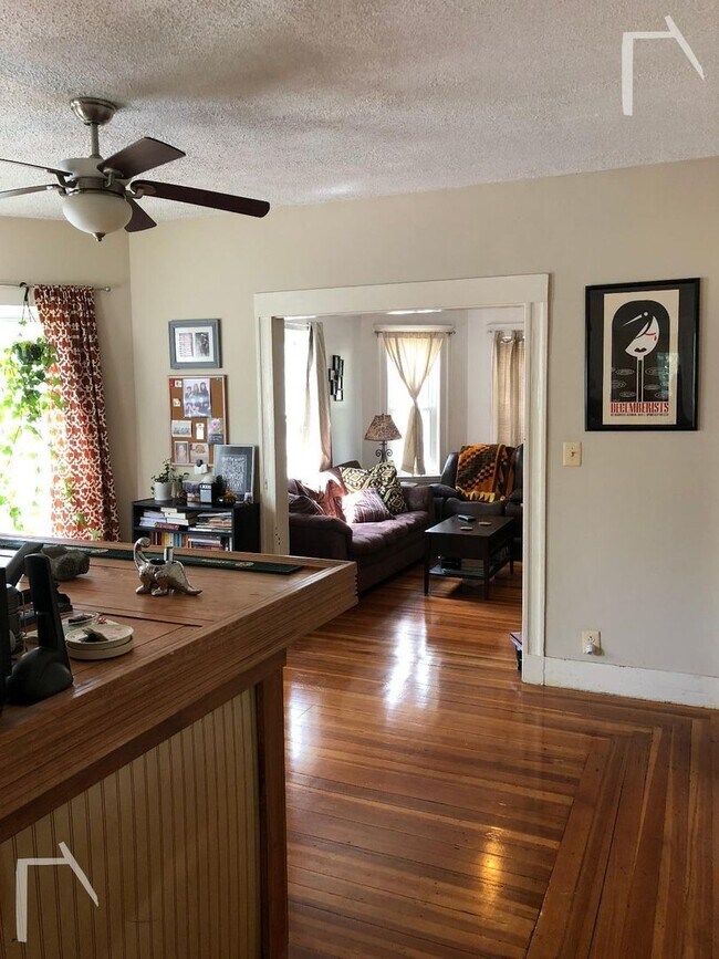 Building Photo - HOT BRIGHTON LISTING!!!!