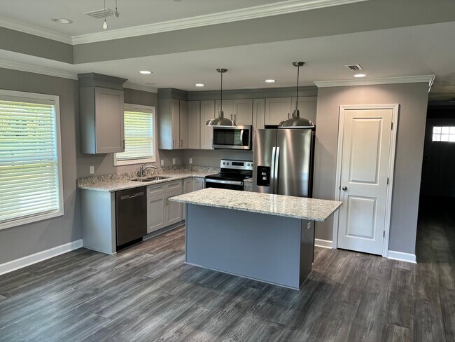 Kitchen - 323 Lowe Dr