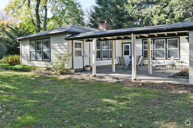 Building Photo - 82 Winsor Pl