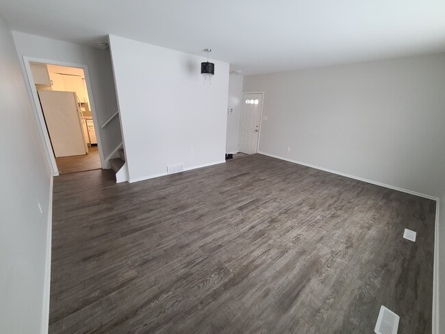 Building Photo - 718 Minto St