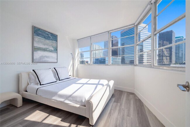 Foto del edificio - 801 Brickell Bay Dr