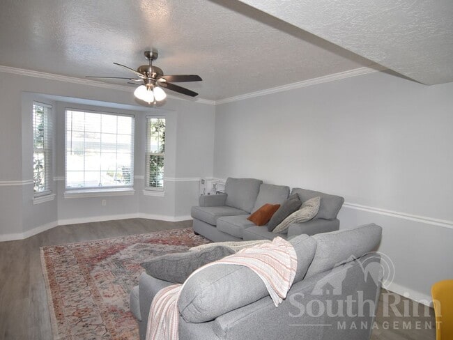 Foto del edificio - 916 Greenridge Ave