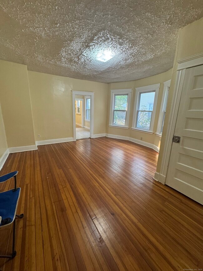 Building Photo - 418 Shelton Ave