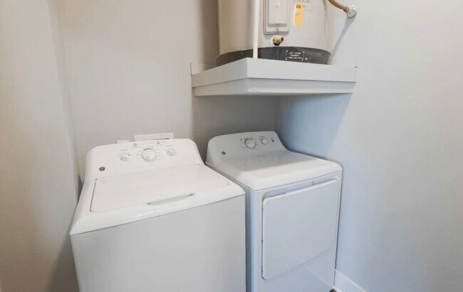 Building Photo - Broadstone Colonnade