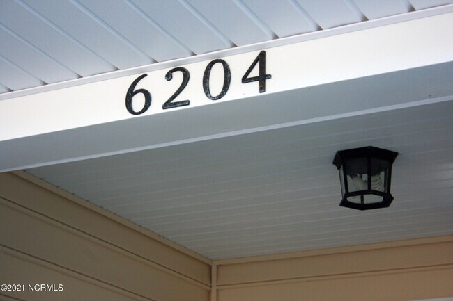 Foto del edificio - 6204 Sentry Oaks Dr