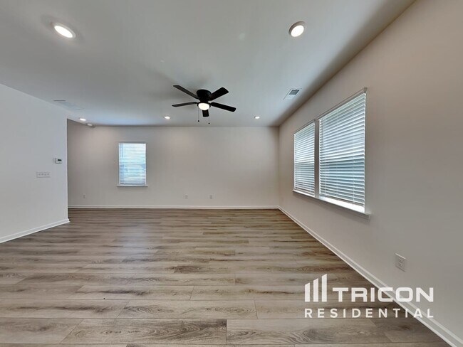 Foto del edificio - 2472 Lennox Rd SE