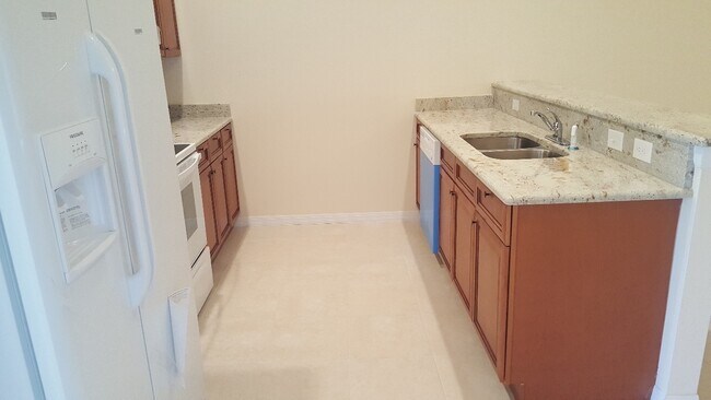 Foto del edificio - NEWER 3 bedroom 2 bath 1 car garage duplex in SW Cape!!