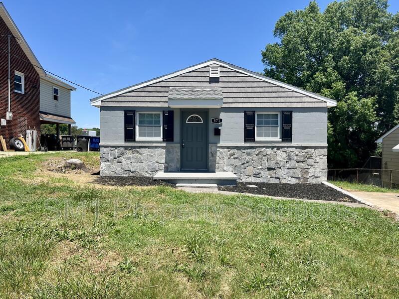 Foto principal - 871 W 11th St