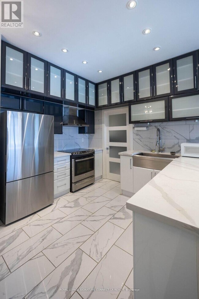 Photo du bâtiment - 1720 Eglinton Ave E