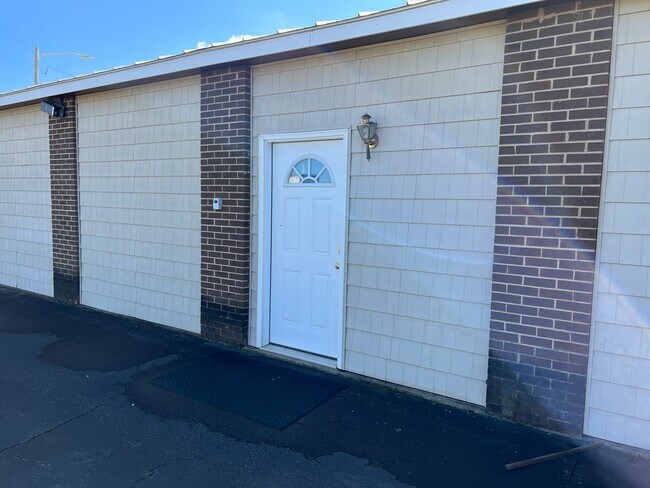 Building Photo - Unique Downtown Apartment - 1 BR / 1 BA