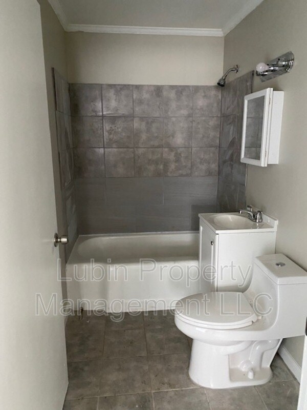 Foto del edificio - 989 Restbrook Ave