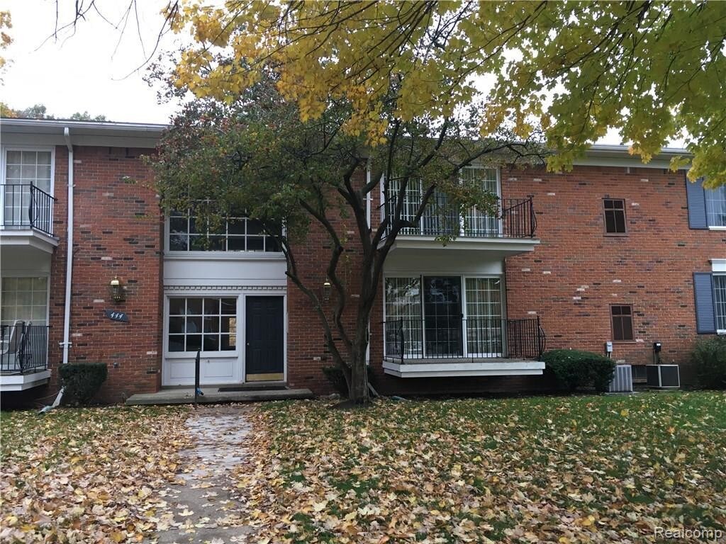 Primary Photo - 444 N Fox Hills Dr