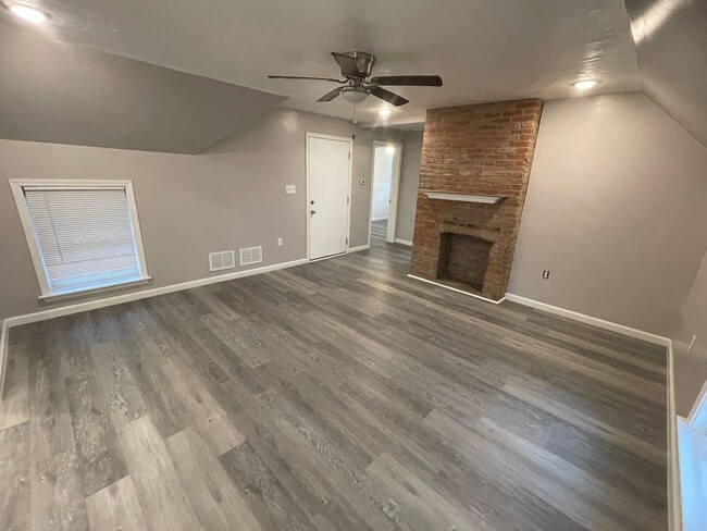 Building Photo - 2 bedroom Apartment in Mt Washington!