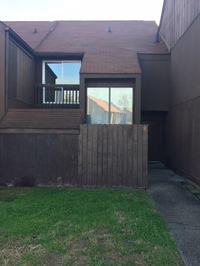 Photo - 2 Sycamore Ct Townhome