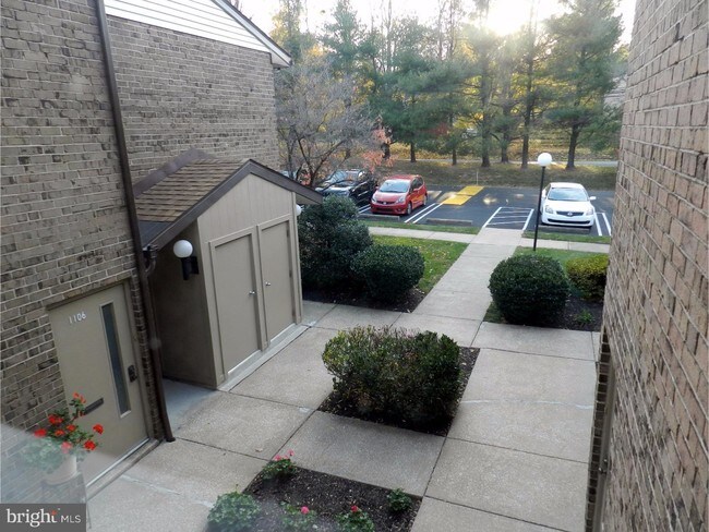 Foto del edificio - 1103 Raintree Ln