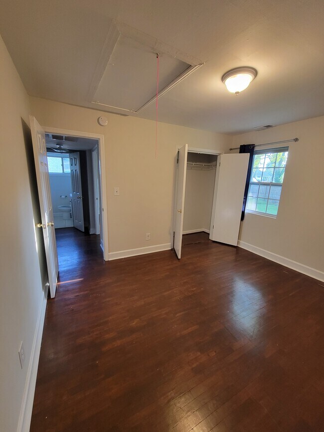 Building Photo - 1108 Clagett Dr