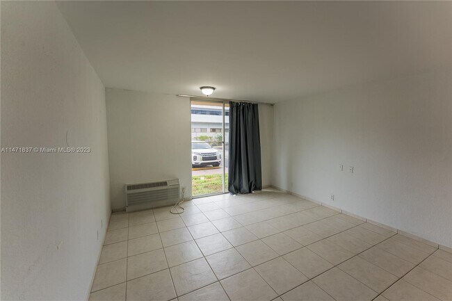 Foto del edificio - 16450 NW 2nd Ave