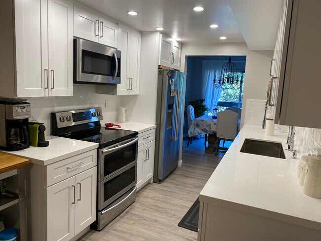 Foto del edificio - 3481 Stancrest Dr