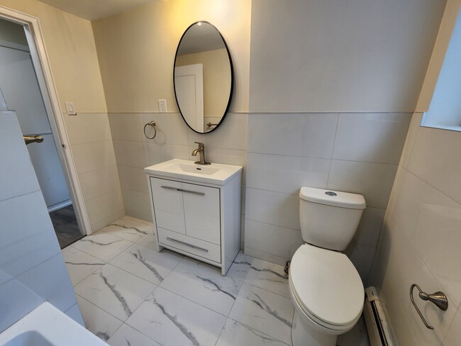 Building Photo - 2 Normandy Dr