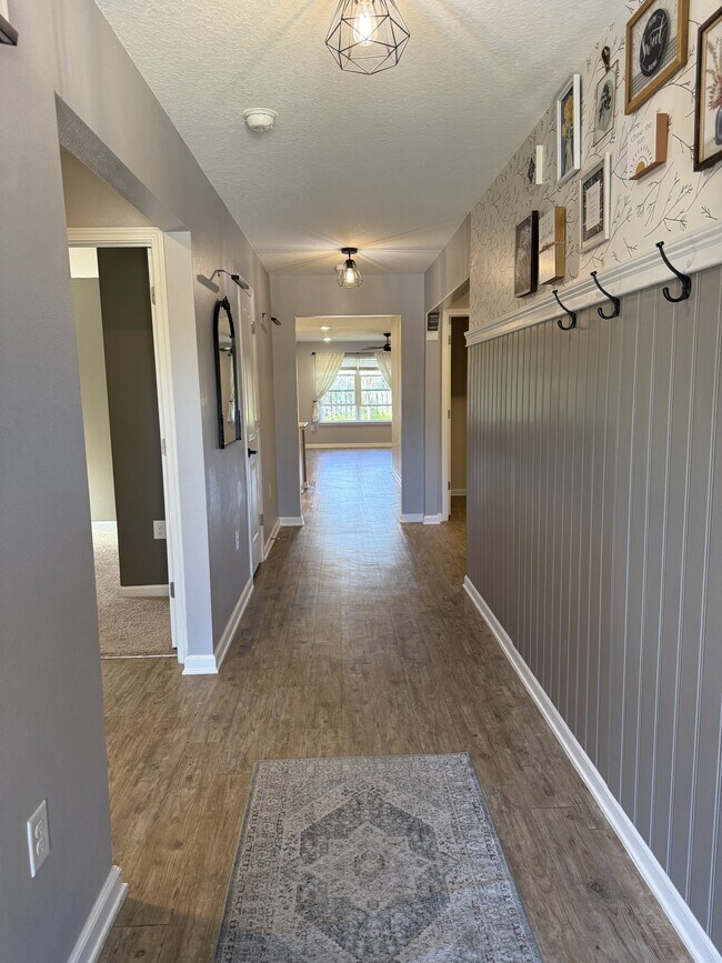 Building Photo - 351 Merlin Ct