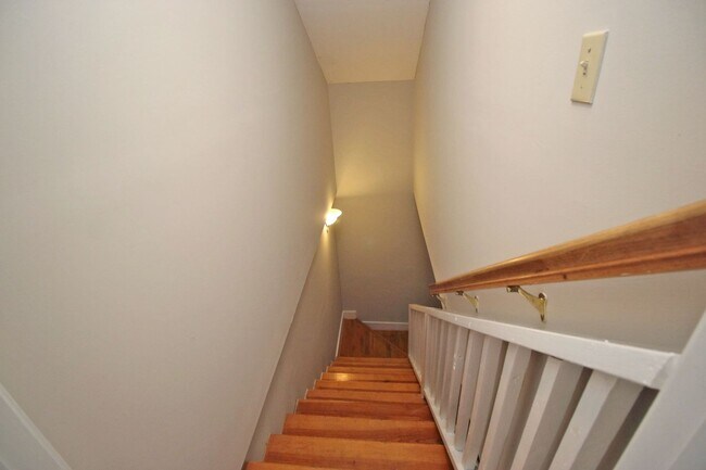 Foto del edificio - 2026/2027 PRE-LEASE! 5 Bedroom - Close to ...