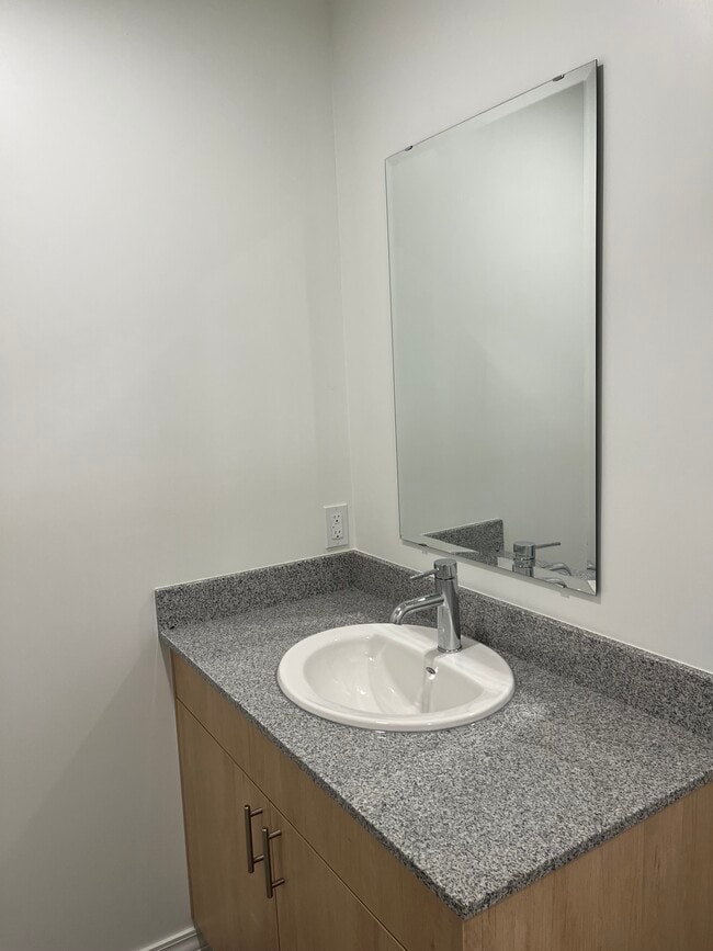 Building Photo - 181 Elmira Rd S