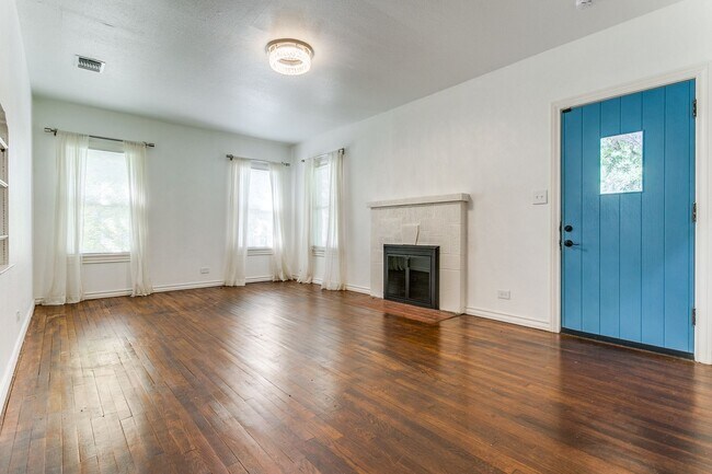 Foto del edificio - CHARMING STONE COTTAGE IN ALAMO HEIGHTS