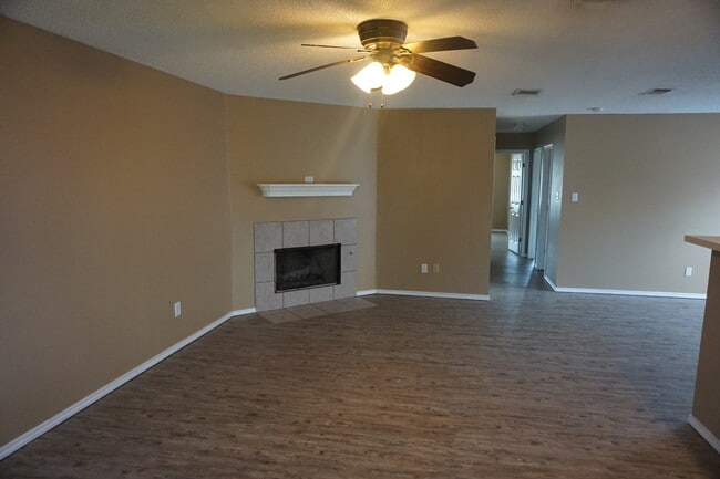 Building Photo - 412 KLINE