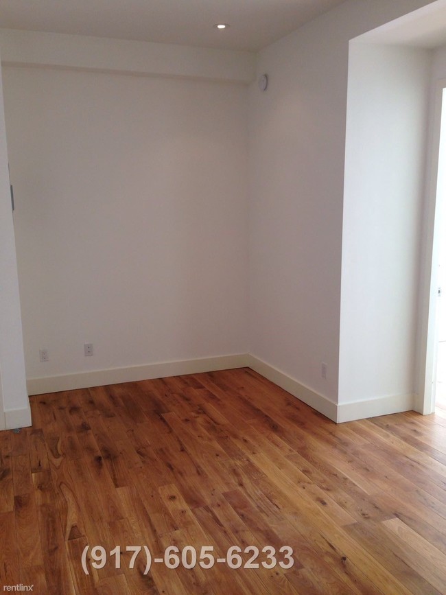 Building Photo - 106 Meserole St