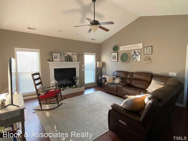 Building Photo - 3 br, 2 bath House - 175 Silverthorne Dr