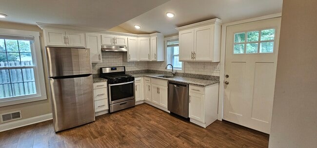 Building Photo - 21 W Hanover Ave