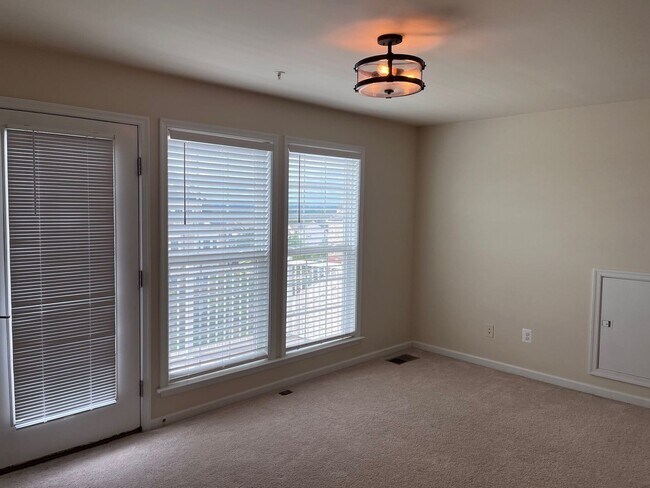 Foto del edificio - Beautiful Broadlands Townhouse w/ 1 Car Ga...