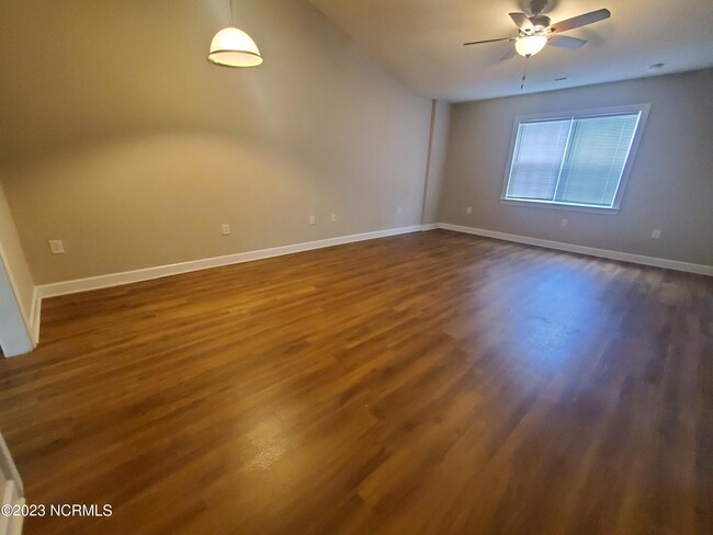 Foto del edificio - 4660 Weyerhaeuser Rd
